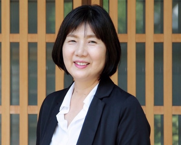 塩田 真由美 氏